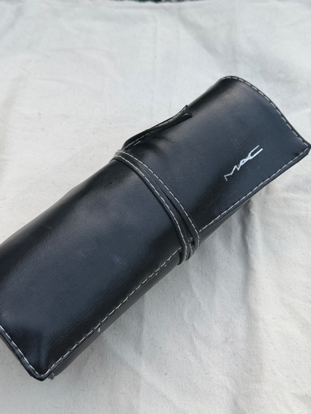 MAC Cosmetics 26-Slot Black Roll-Up Makeup Brush Organizer